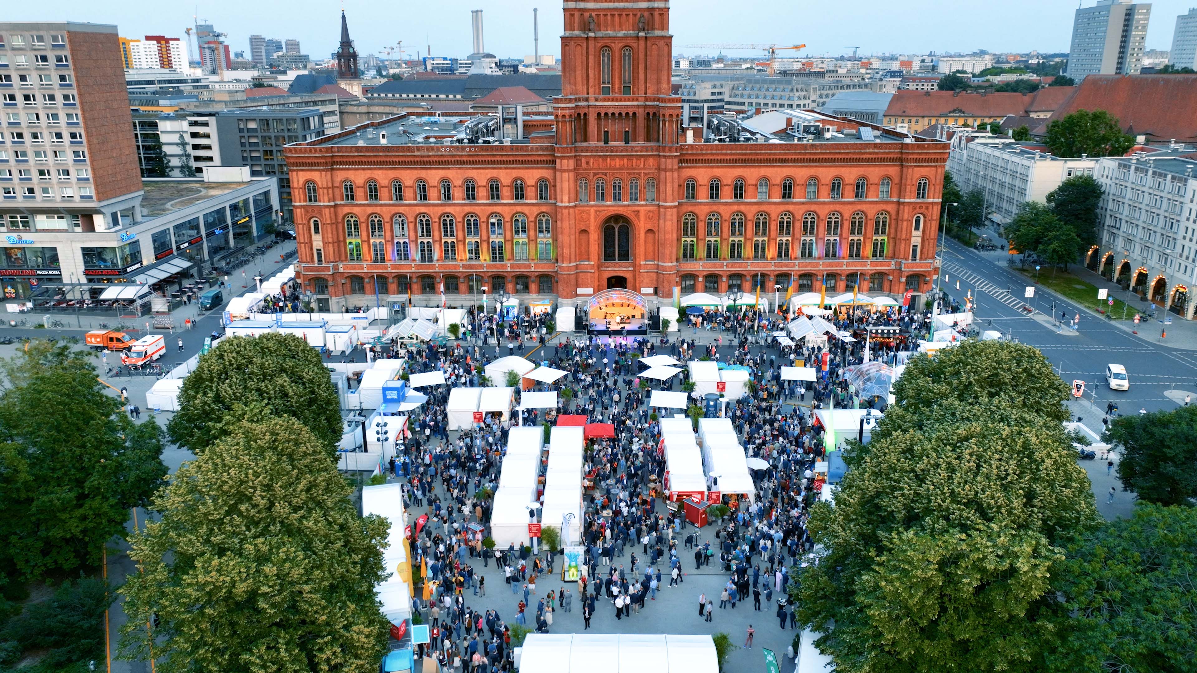 berliner-hoffest-23_v01.00_00_16_02.Standbild003.jpg