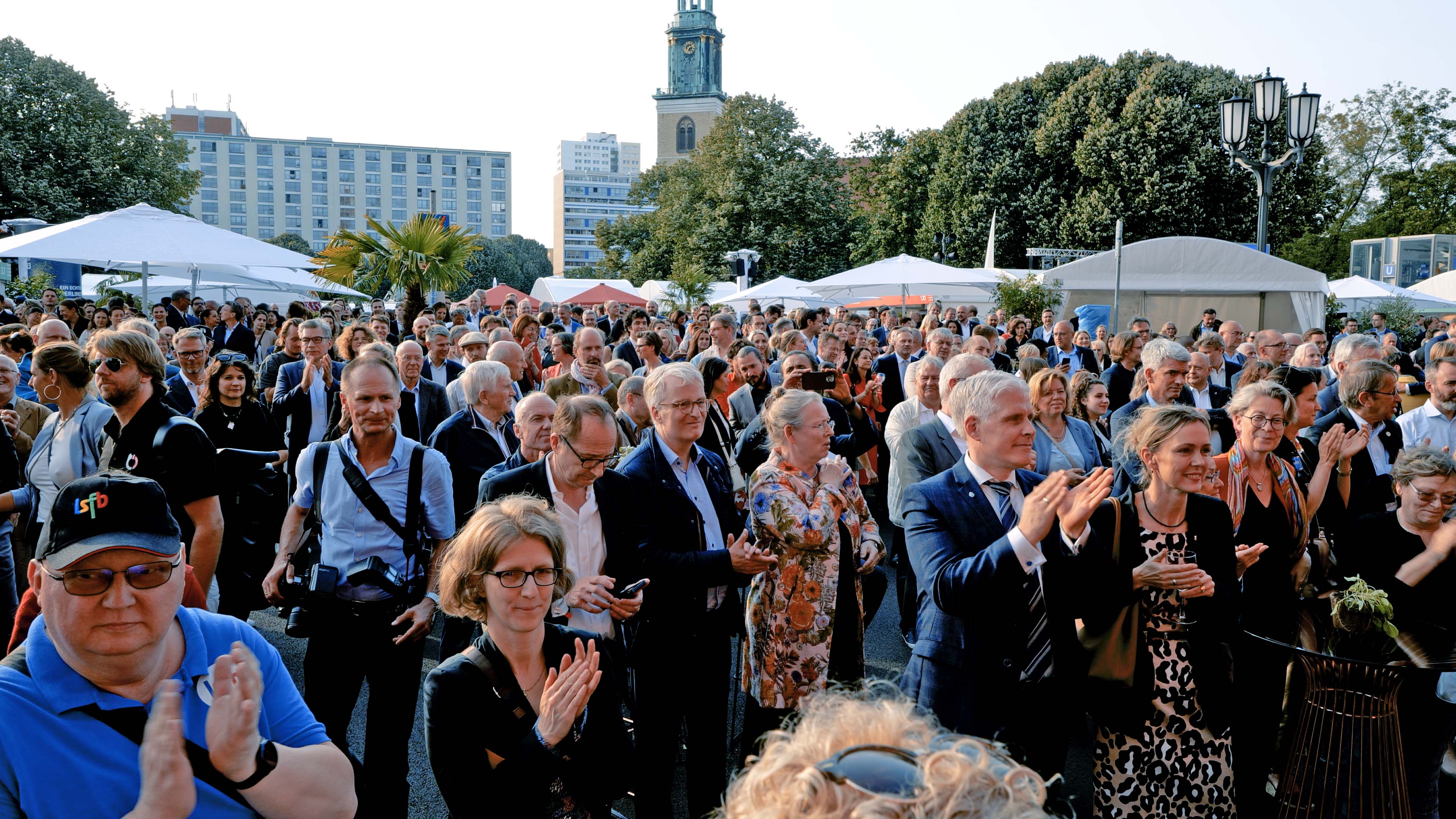 berliner-hoffest-23_v01.00_00_23_04.Standbild004.jpg